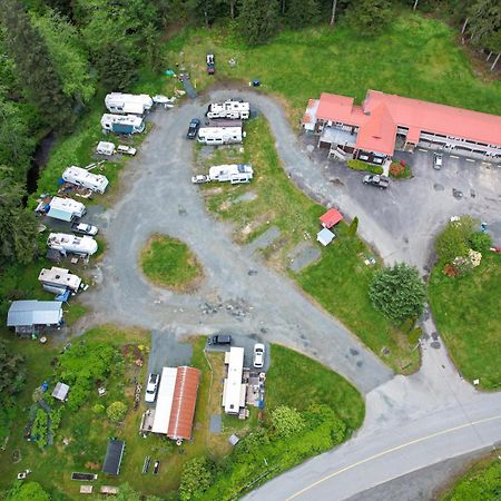 Pioneer Inn By The River Port Hardy Exterior photo
