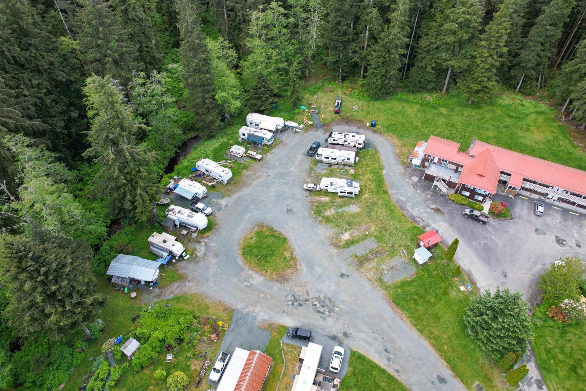 Pioneer Inn By The River Port Hardy Exterior photo