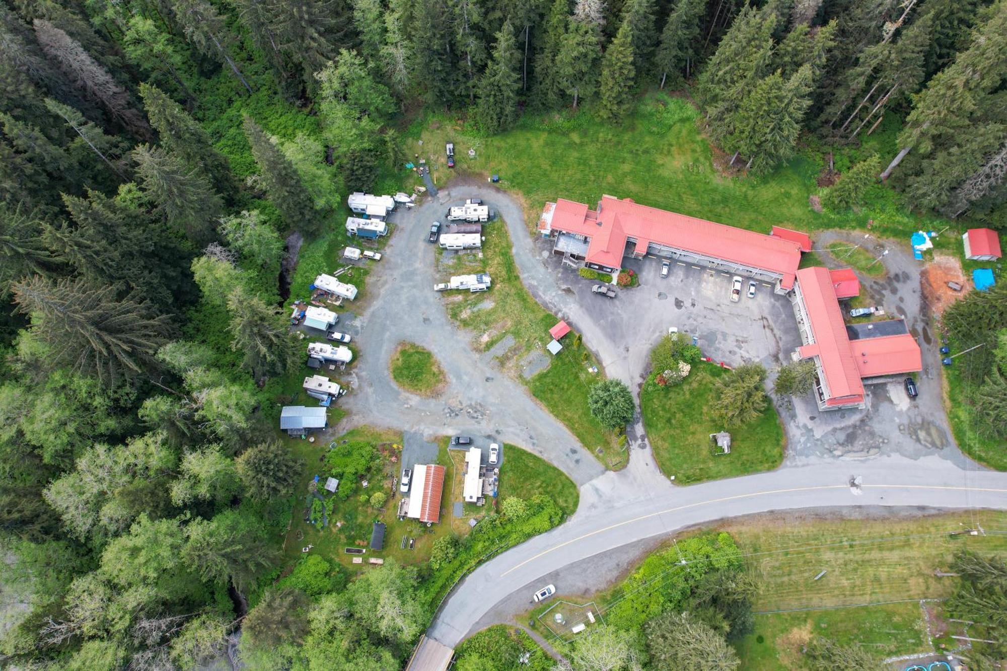 Pioneer Inn By The River Port Hardy Exterior photo