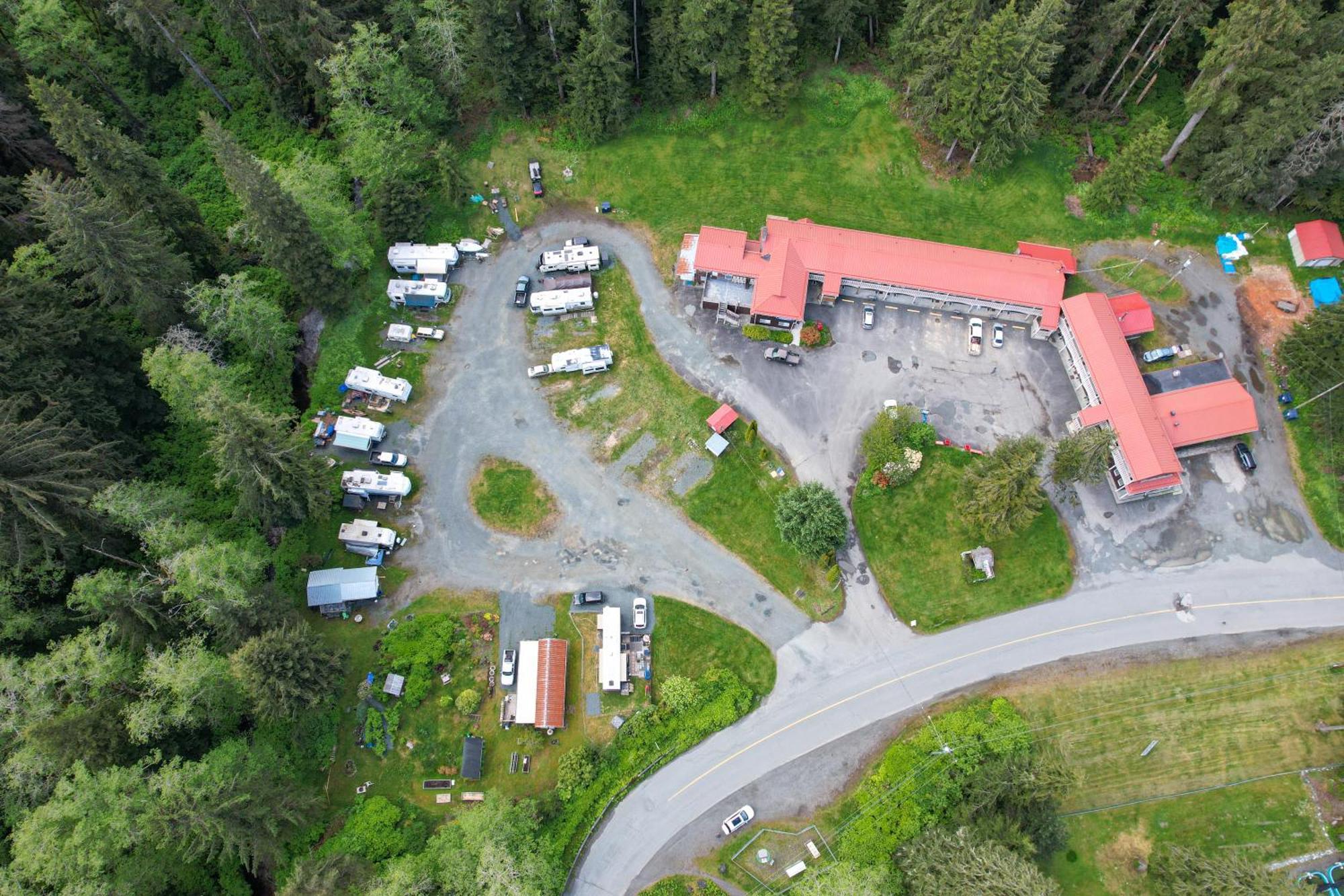 Pioneer Inn By The River Port Hardy Exterior photo