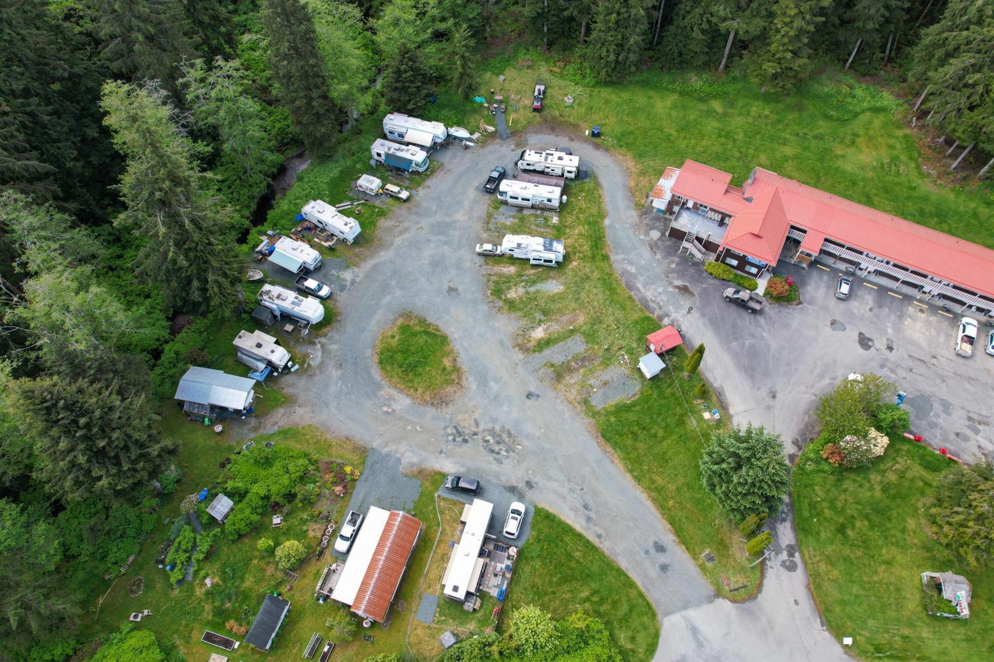 Pioneer Inn By The River Port Hardy Exterior photo